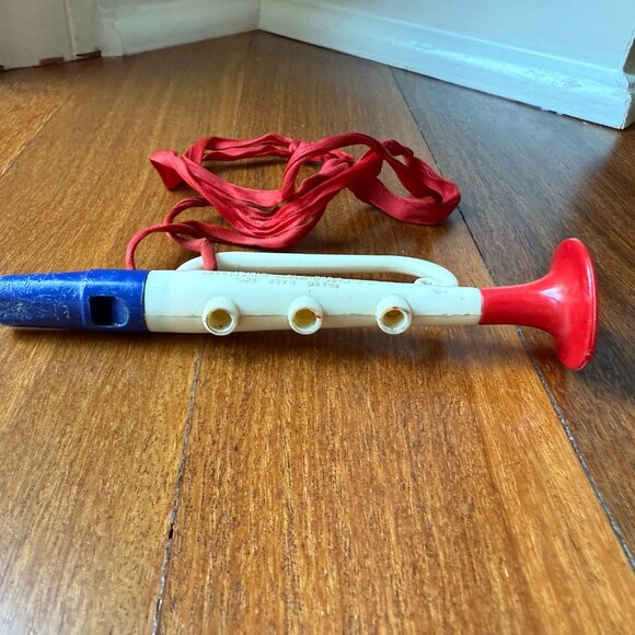 Vintage (1940s?) Bugle Boy Toy Trumpet Whistle - Picture 4 of 8